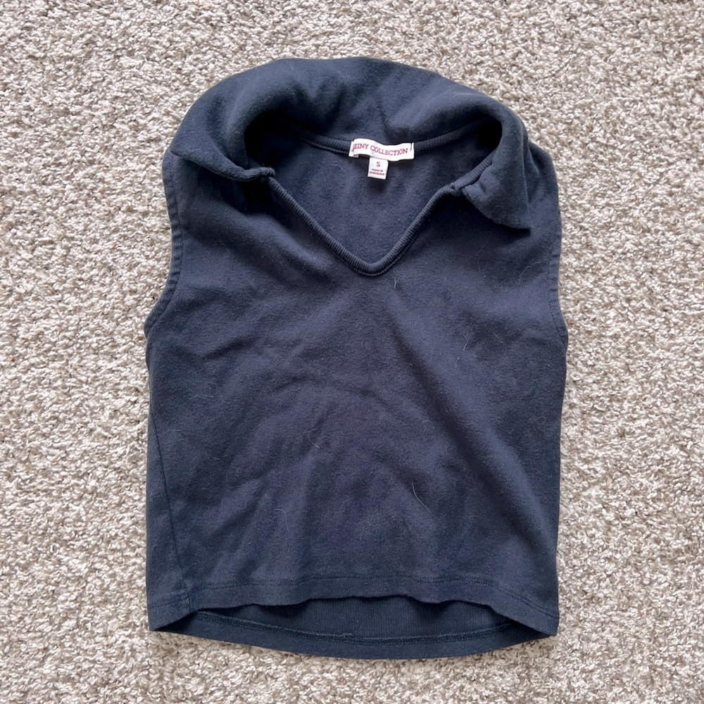 Navy blue cropped collared tee